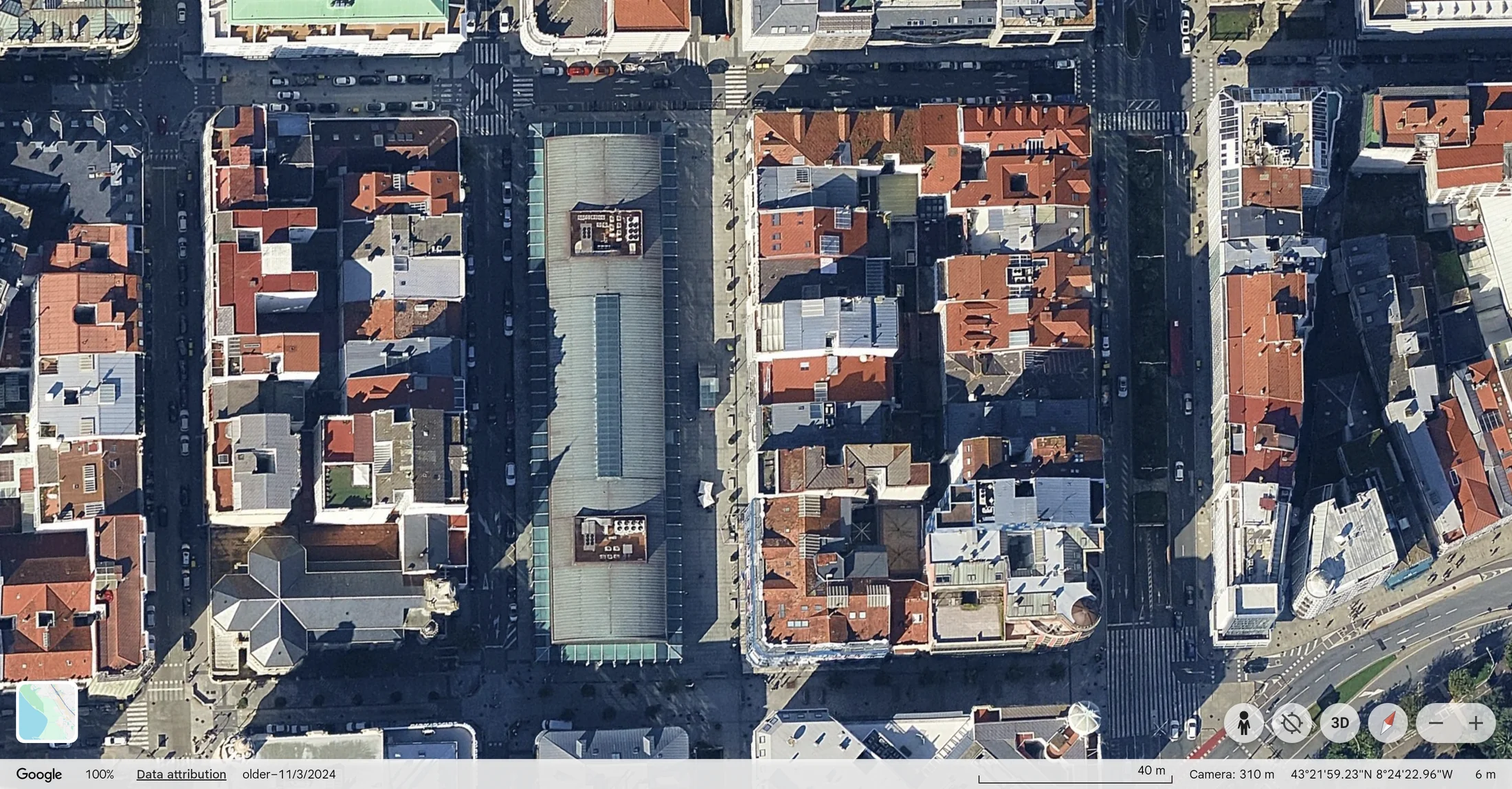 Praza de Lugo, vista histórica de 2024: o mercado rodeado de rúas pavimentadas.